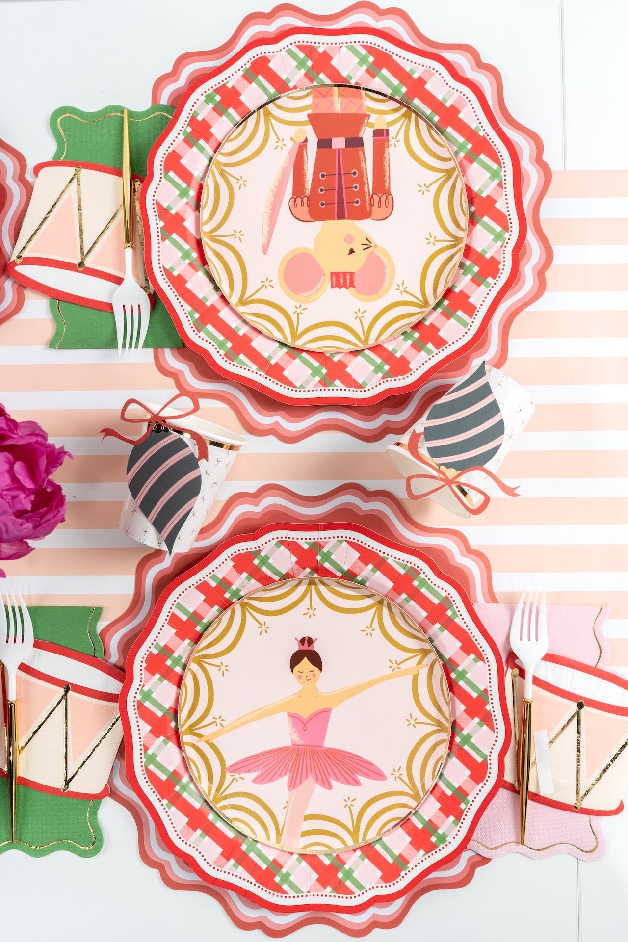 HOL25-CN7- Nutcracker Drum Napkins