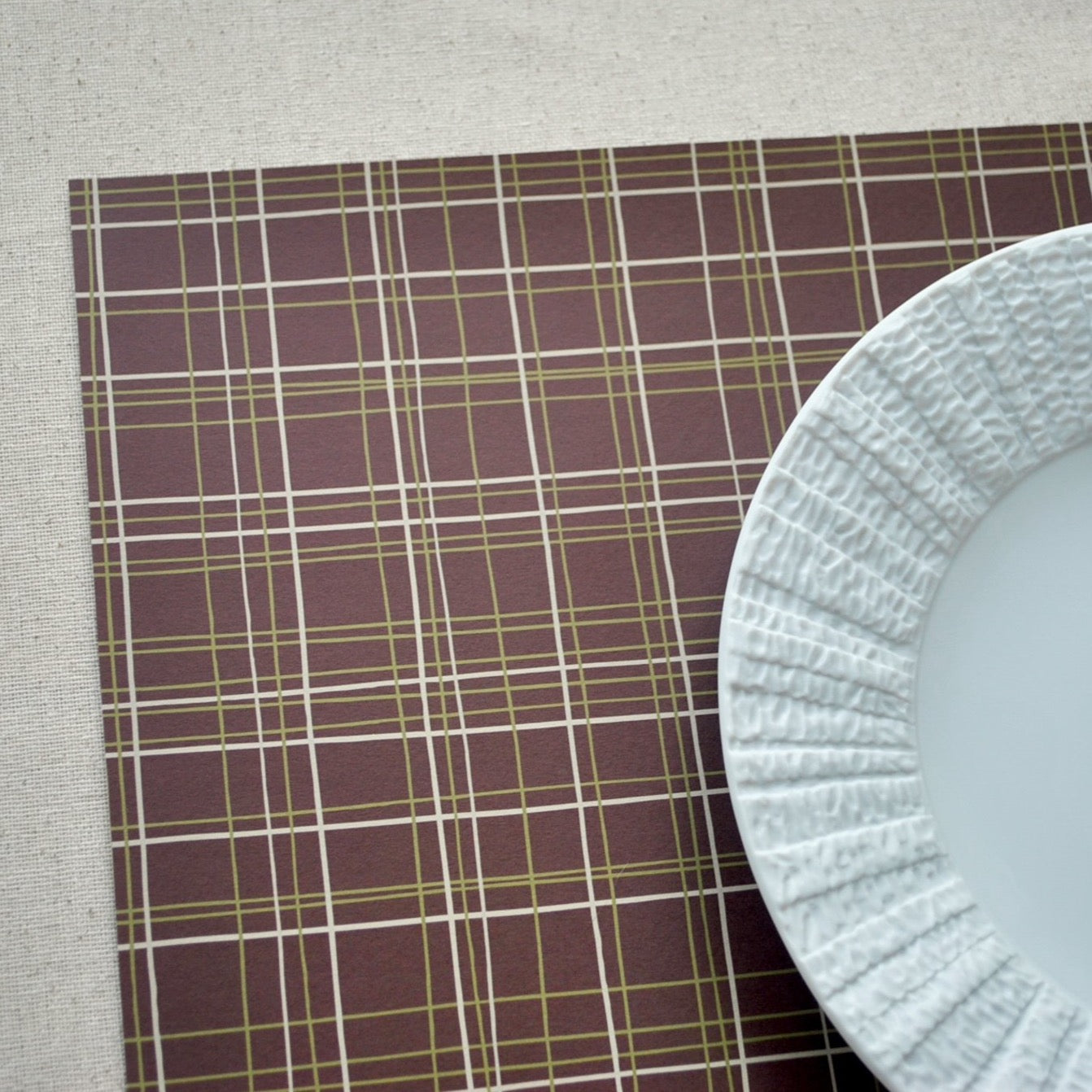 PMAT-DBL-PLAID-BRGRN-150- Double-Sided Holiday Plaid Paper Placemats