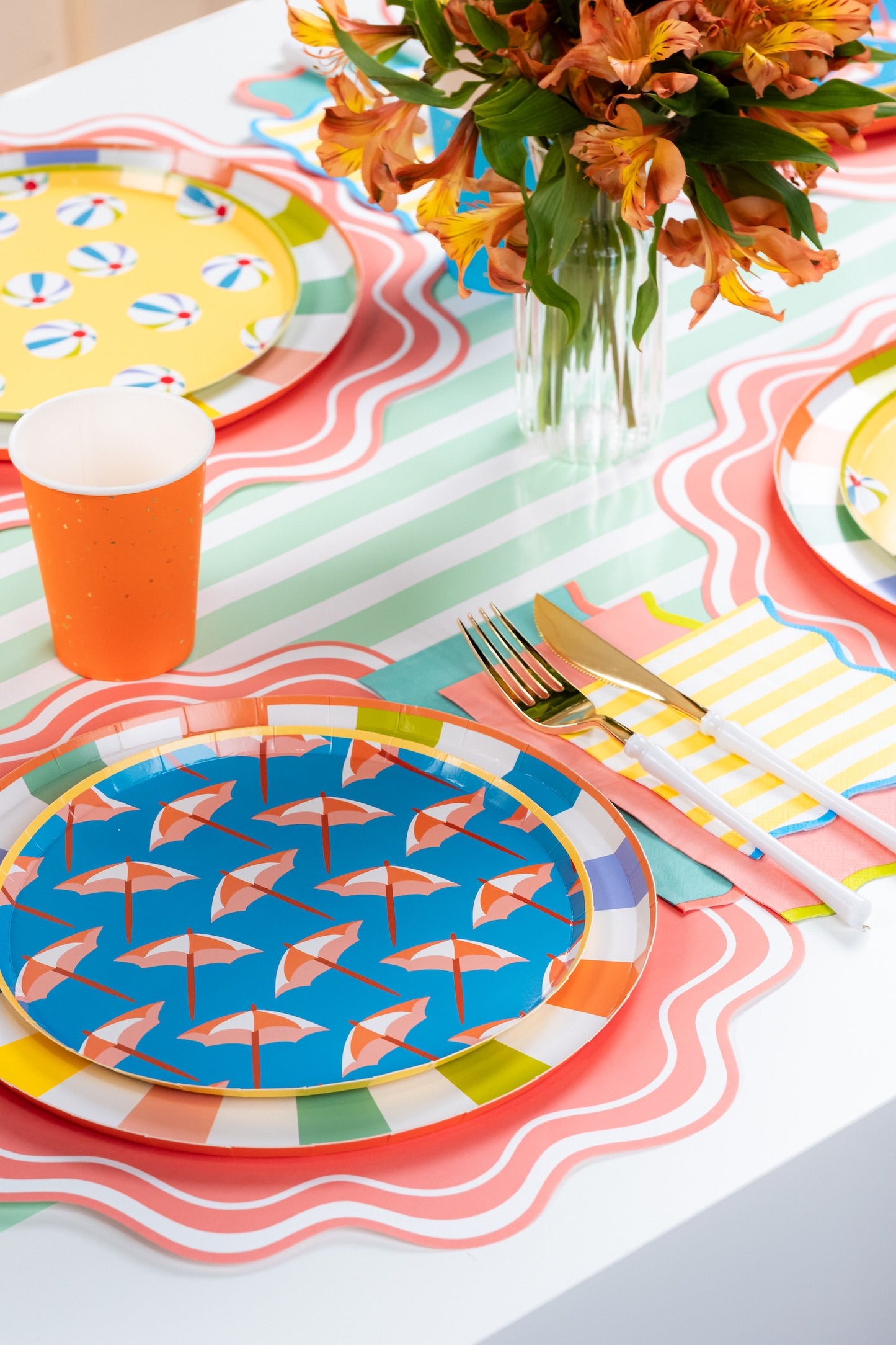 SUM25-DNP2- Summer Fun Dinner Plates