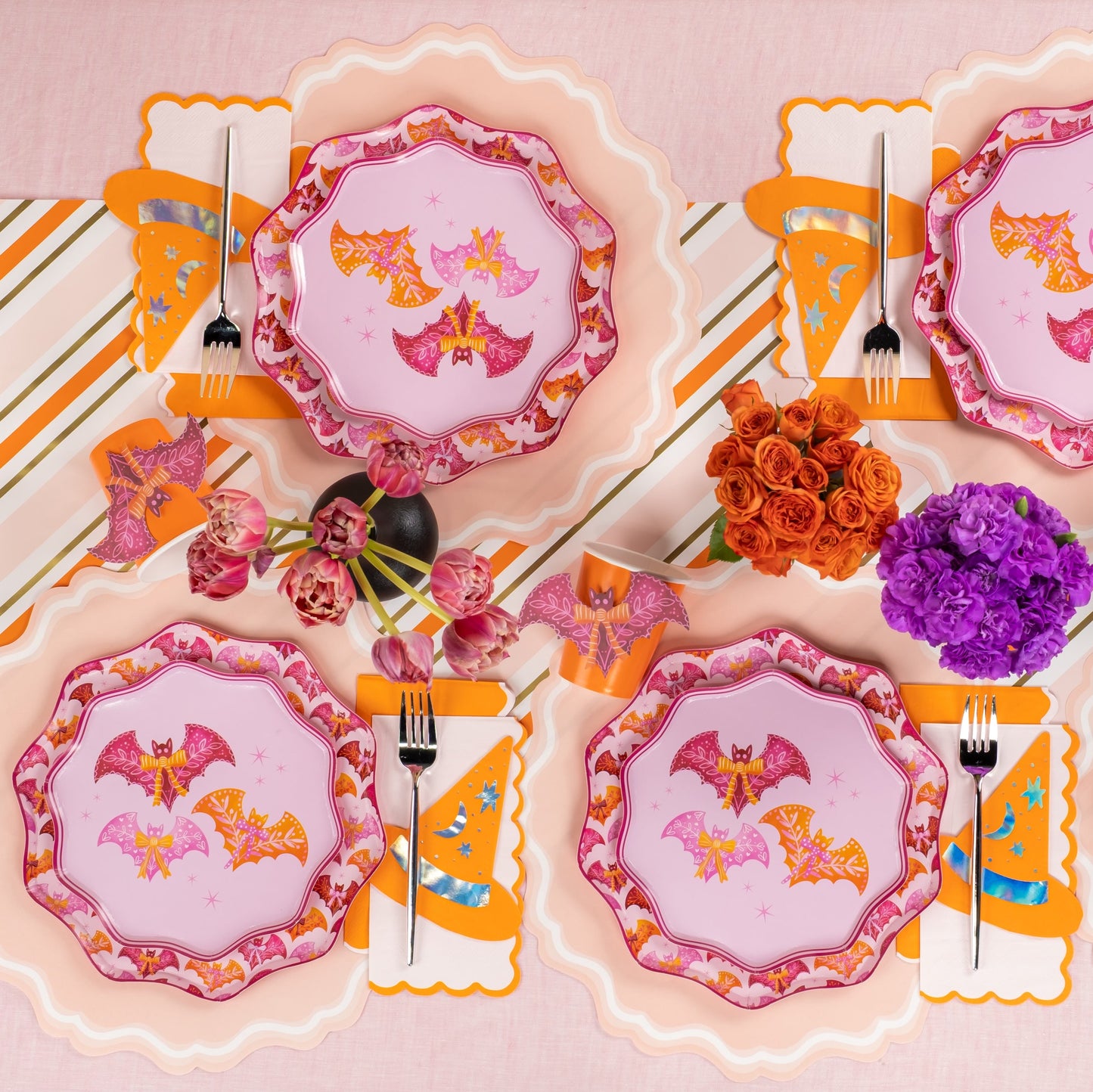 HAL25-DNP3- Bats & Bows Dinner Plates