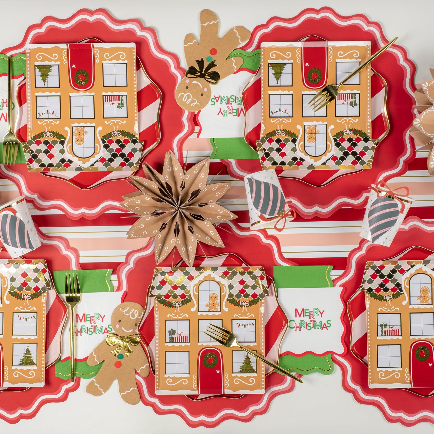 HOL25-DP5-Gingerbread House Shaped Plates-(PREORDER STARTS SHIPPING 08/15)
