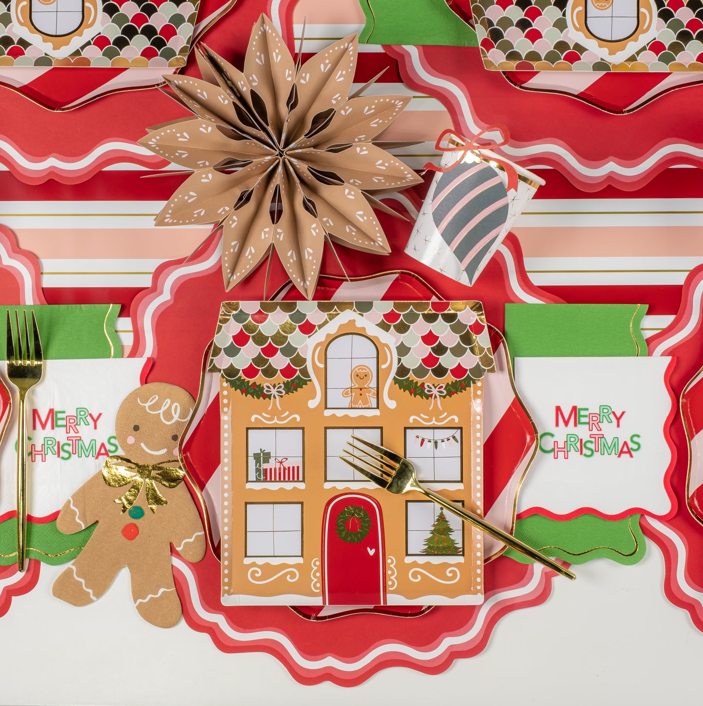 HOL25-DP5-Gingerbread House Shaped Plates-(PREORDER STARTS SHIPPING 08/15)
