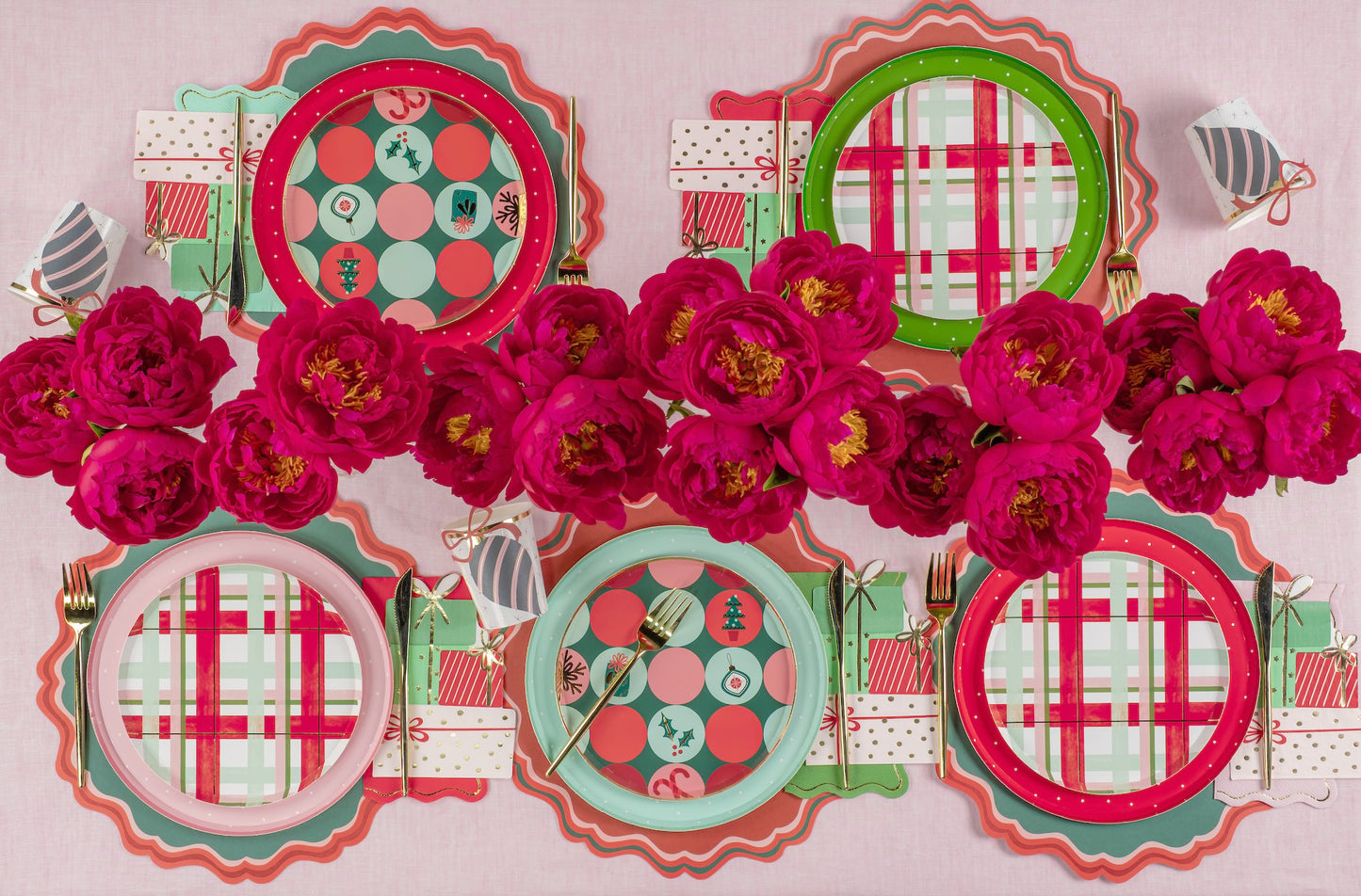 MCL24-PL16- Holiday Fancy Scallop Placemats