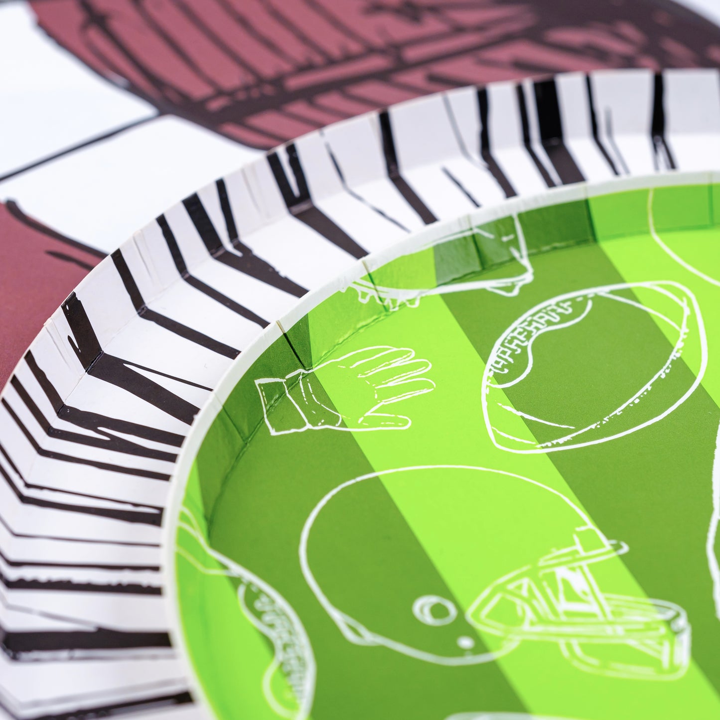 RAD24-DNP1- Radiance Black Dinner Paper Plates