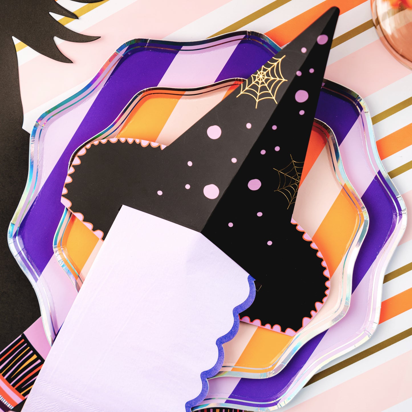 HAL24-GT5- Spooky Scallops Guest Towels