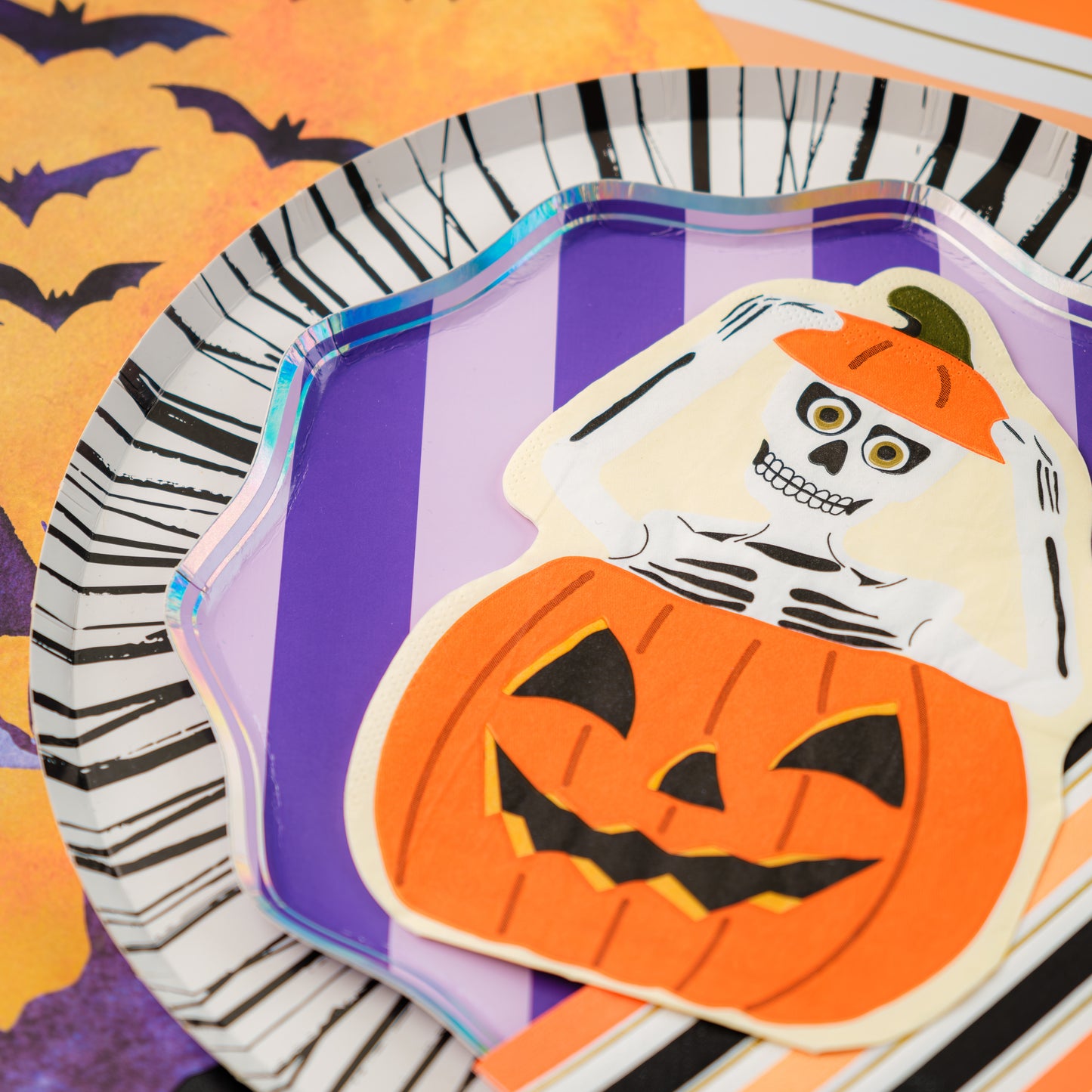 RAD24-DNP1- Radiance Black Dinner Paper Plates