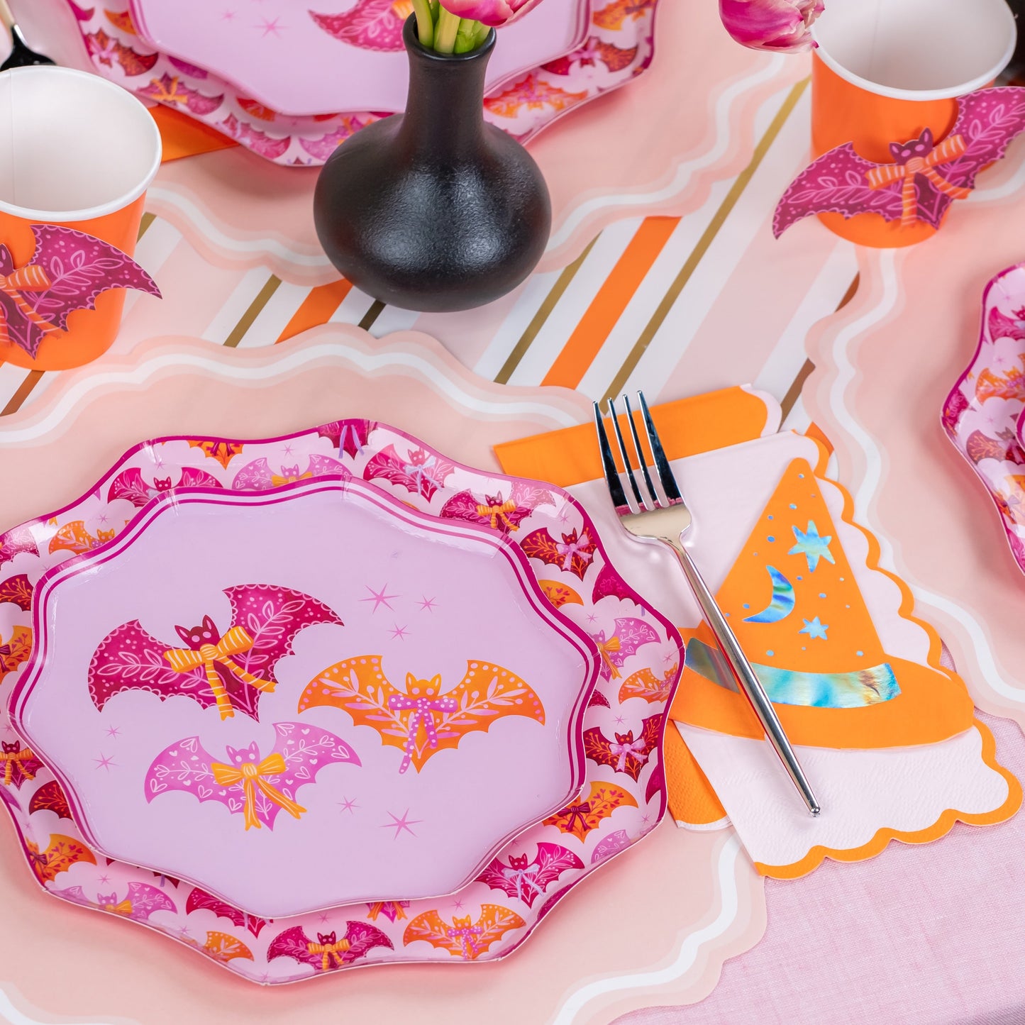 HAL25-DNP3- Bats & Bows Dinner Plates