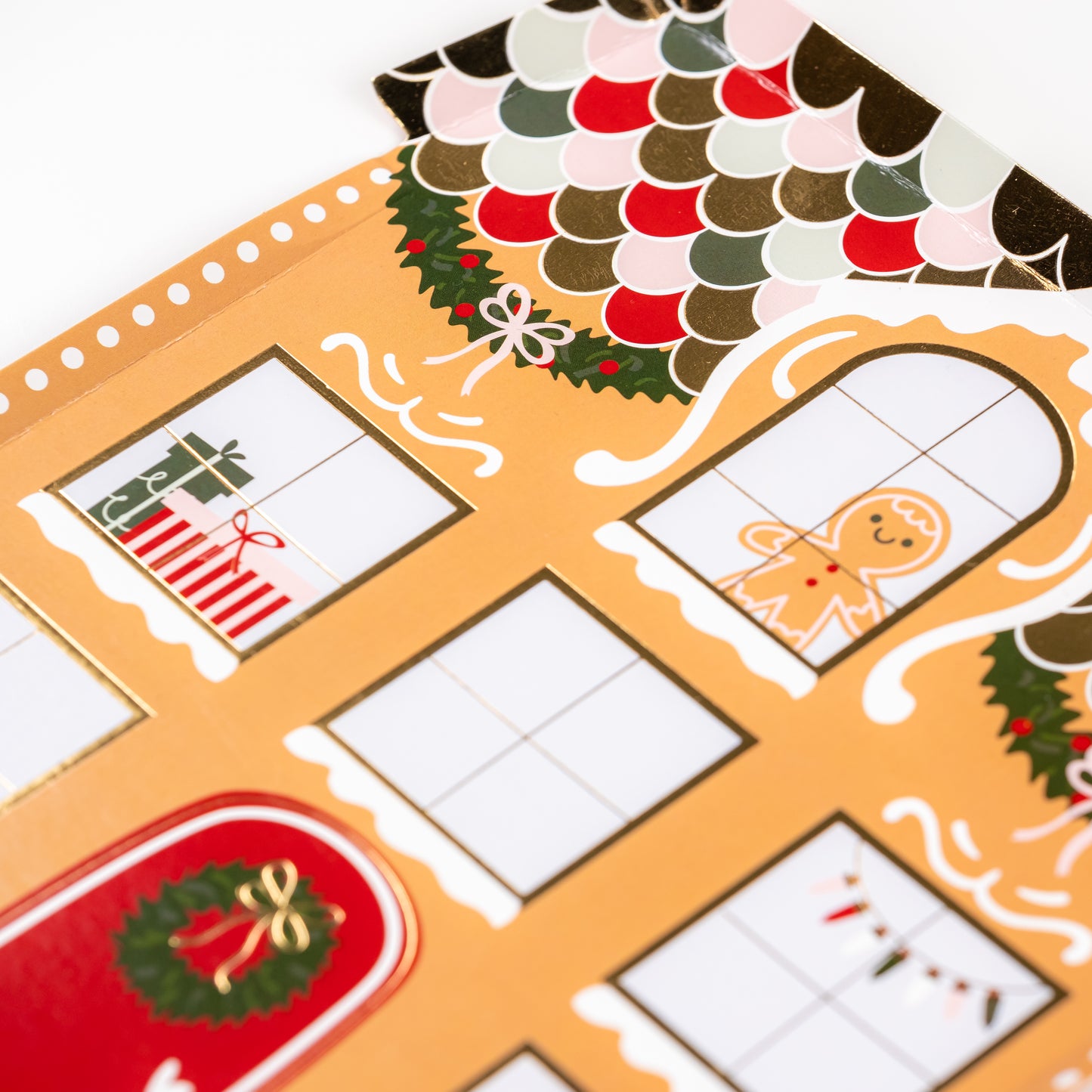 HOL25-DP5-Gingerbread House Shaped Plates-(PREORDER STARTS SHIPPING 08/15)
