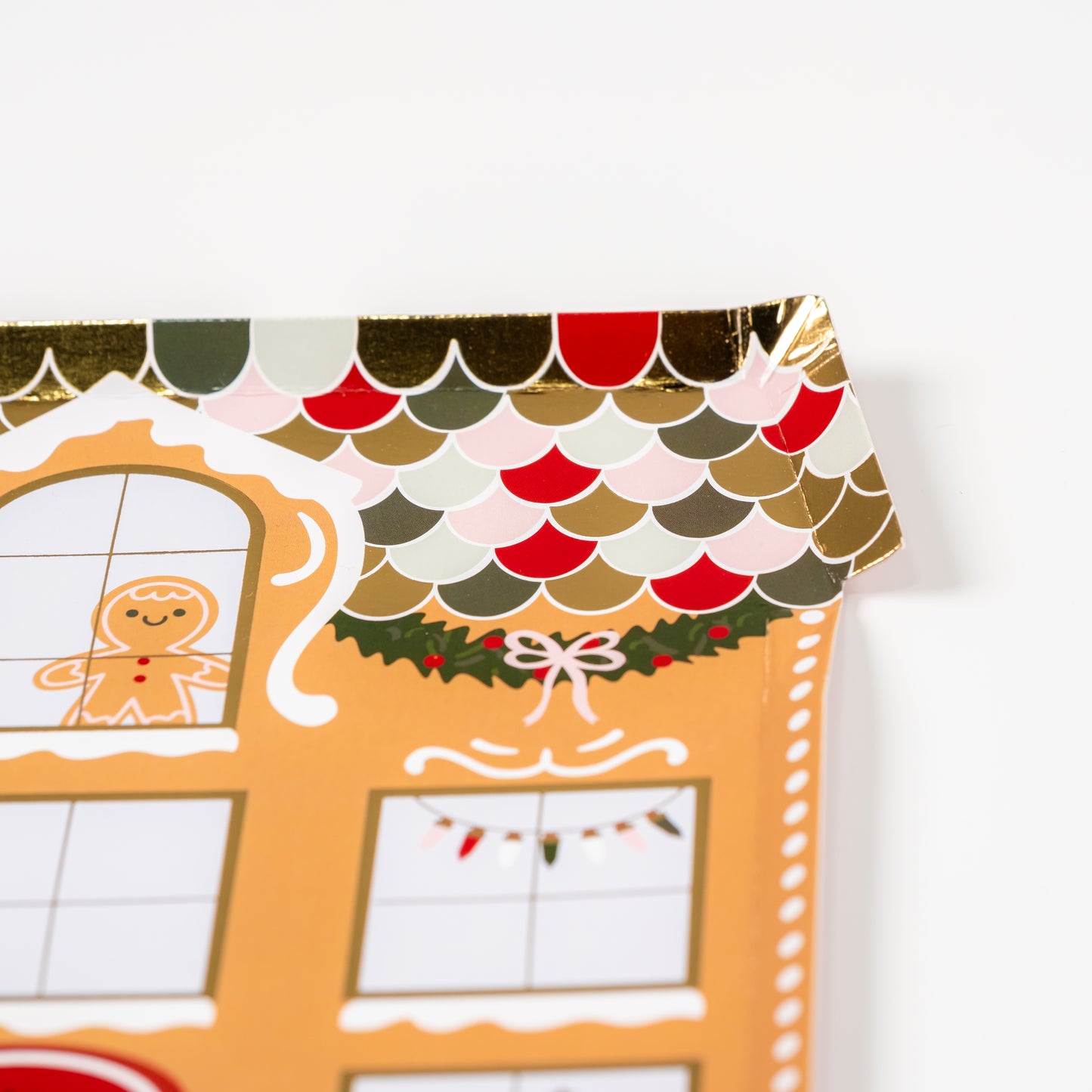HOL25-DP5-Gingerbread House Shaped Plates-(PREORDER STARTS SHIPPING 08/15)