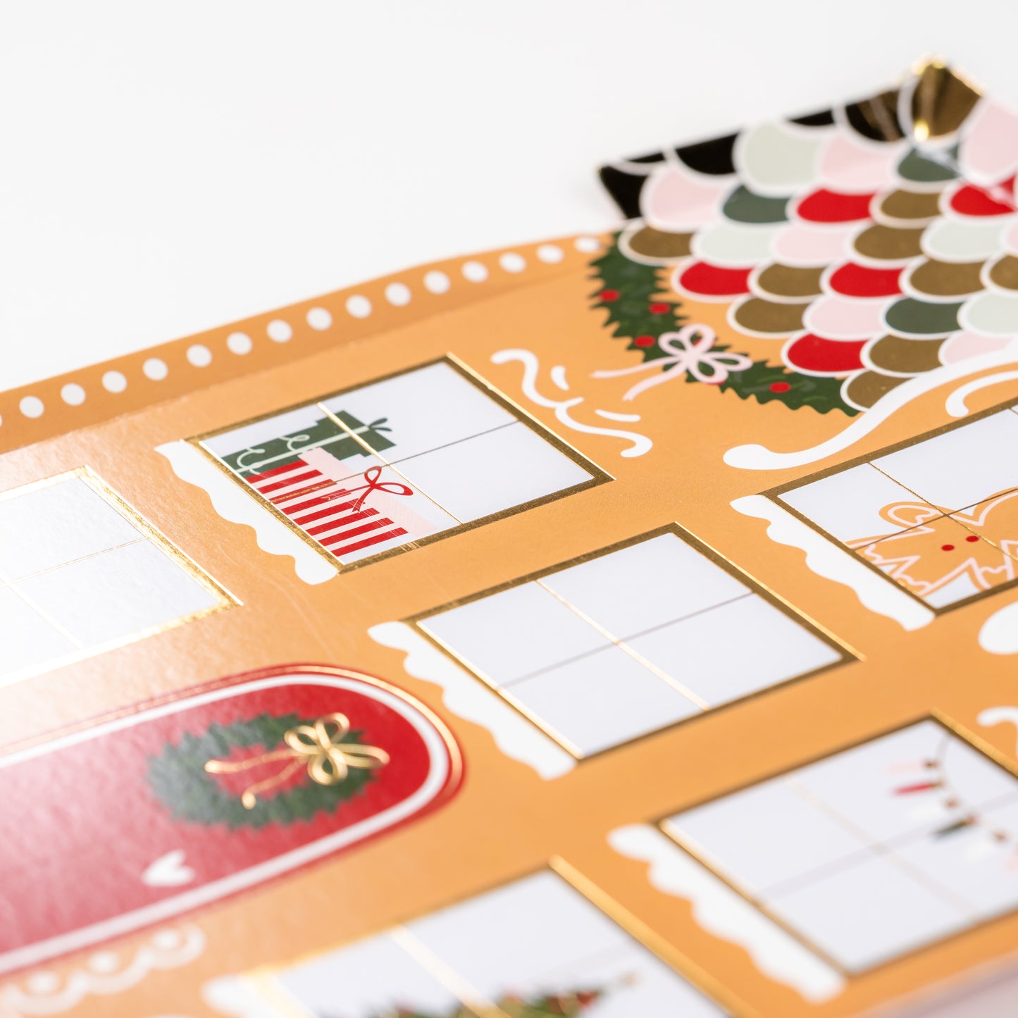 HOL25-DP5-Gingerbread House Shaped Plates-(PREORDER STARTS SHIPPING 08/15)