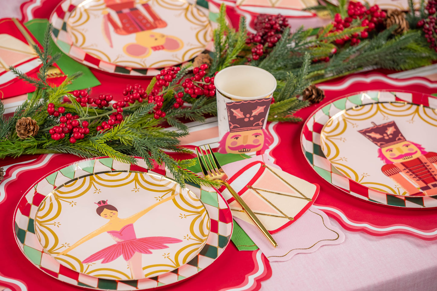 HOL25-DNP6-Multicolor Holiday Diamond Dinner Plates