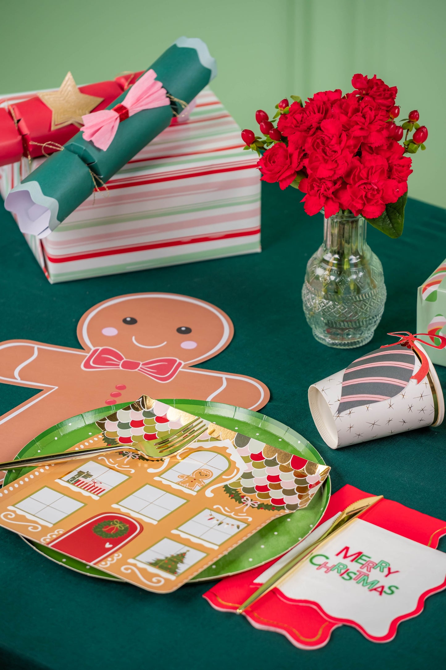 HOL25-PL6- Gingerbread Man Paper Placemats