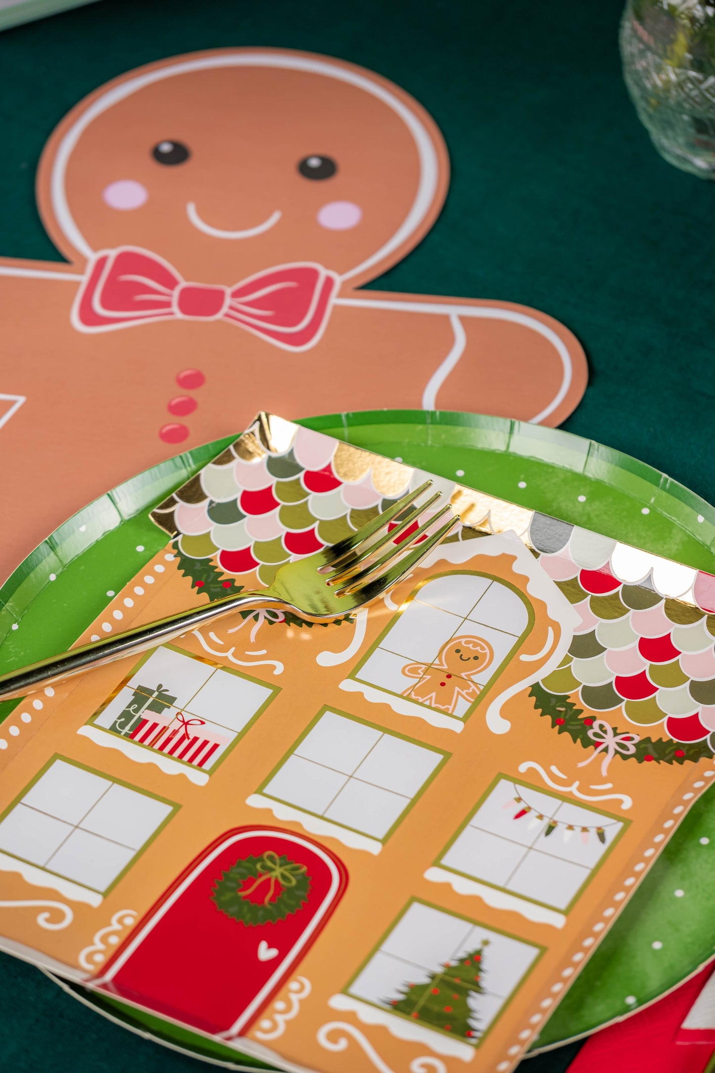 HOL25-PL6- Gingerbread Man Paper Placemats
