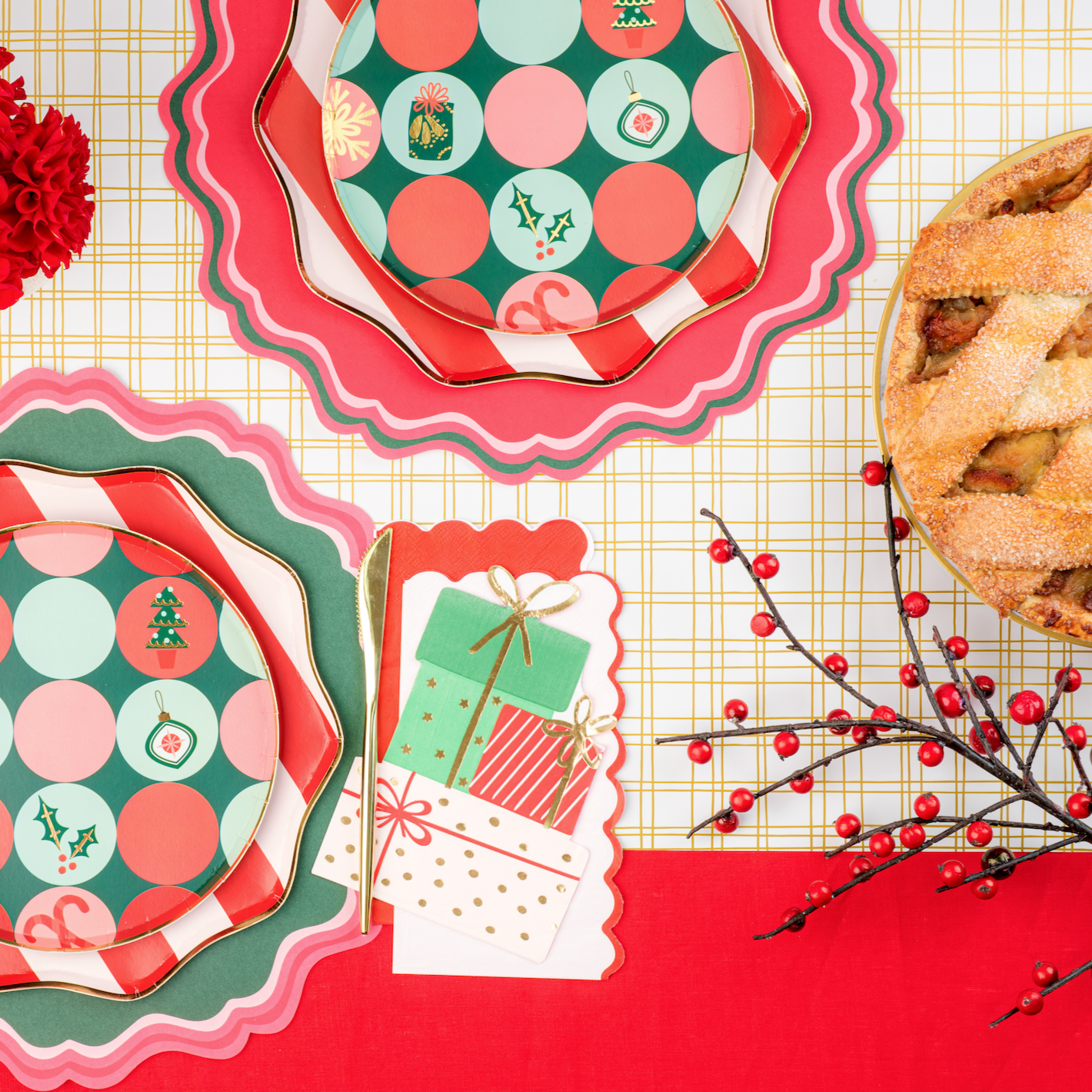 MCL24-PL16- Holiday Fancy Scallop Placemats