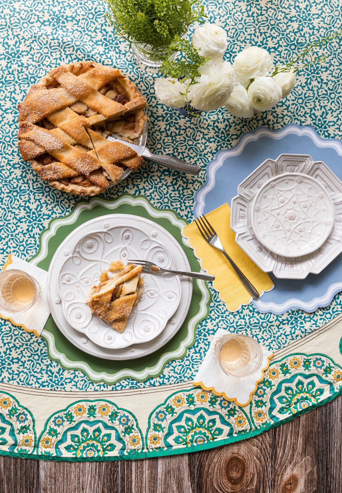 MCL23-PL4- Green Fancy Scallop Paper Placemats