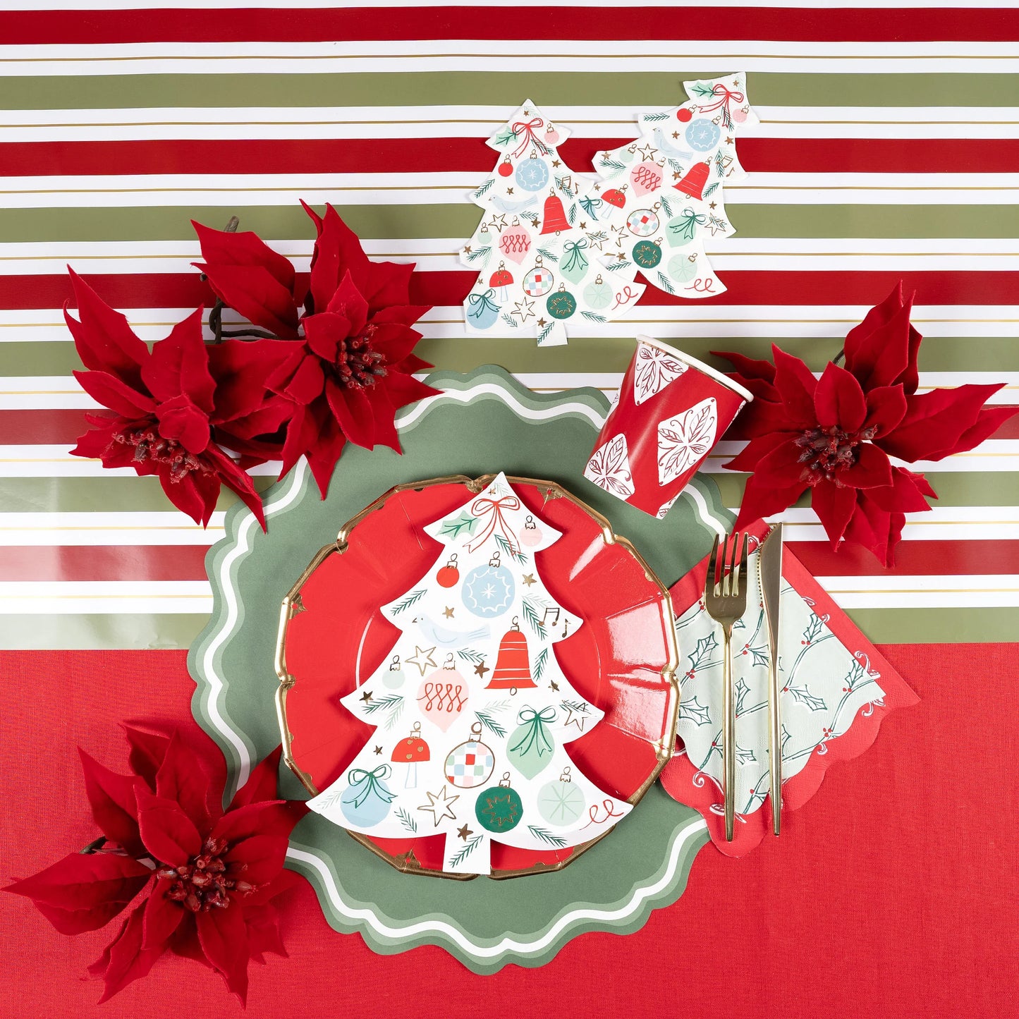 MCL23-PL4- Green Fancy Scallop Paper Placemats