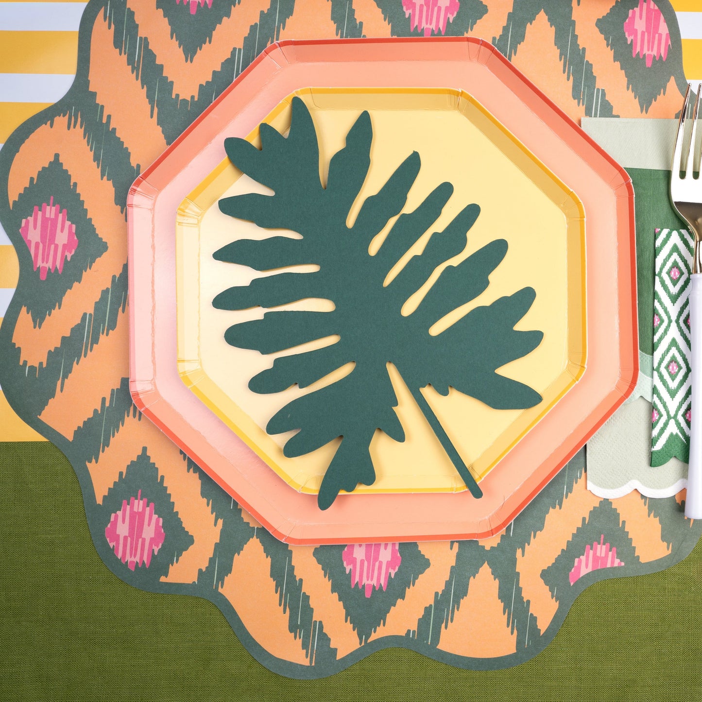 SUM23-PL1- Bold Ikat Paper Placemats