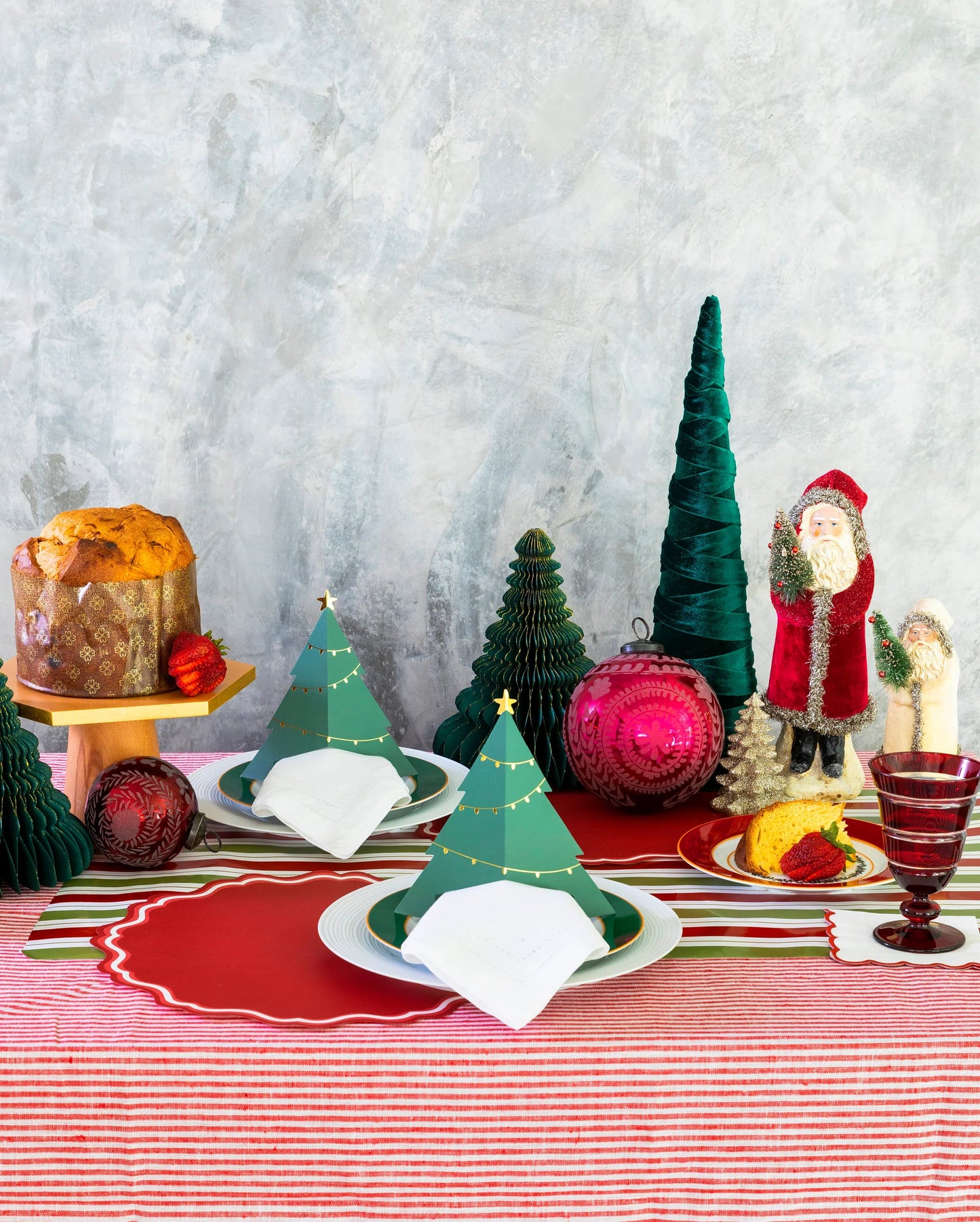 Red Fancy Scallop Paper Placemats