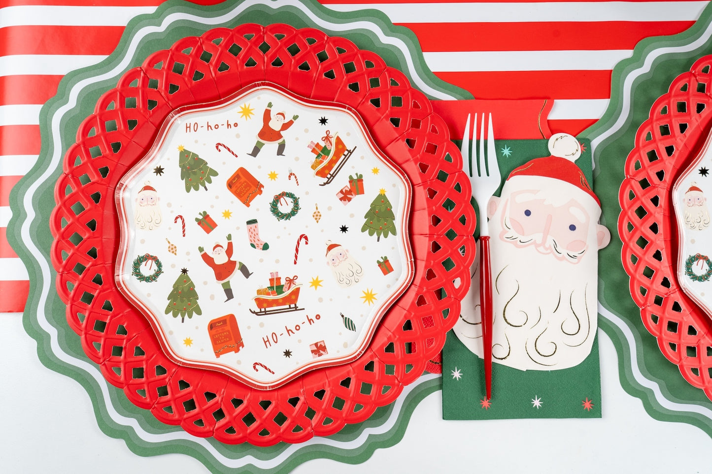 HOL24-DP2- Christmas Cheer Dessert Paper Plates
