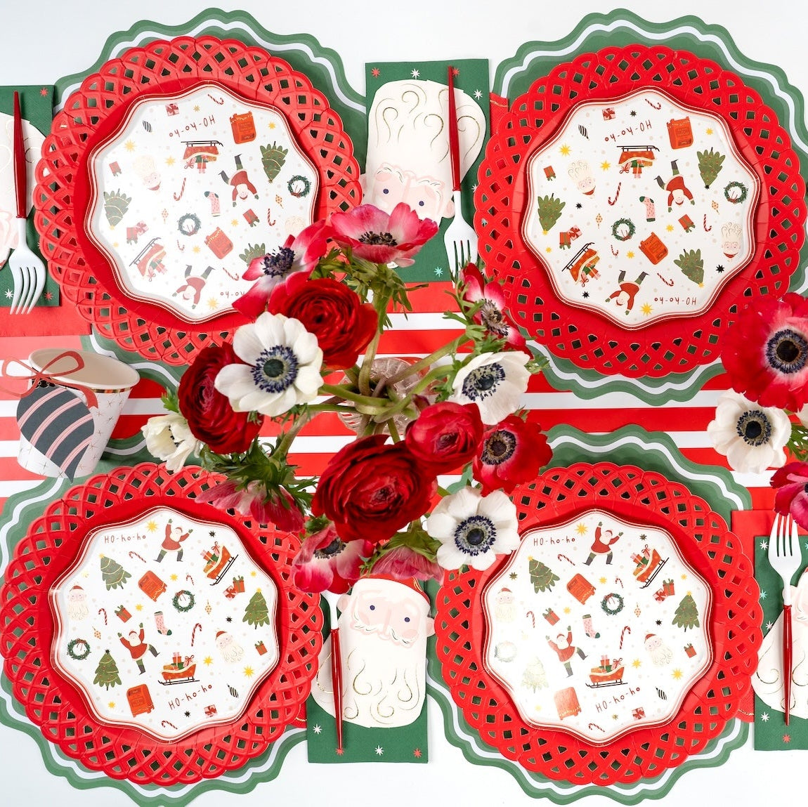 HOL24-DP2- Christmas Cheer Dessert Paper Plates