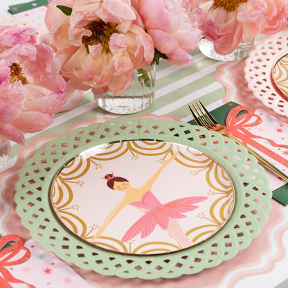 HOL25-DP7- Nutcracker Dessert Plates