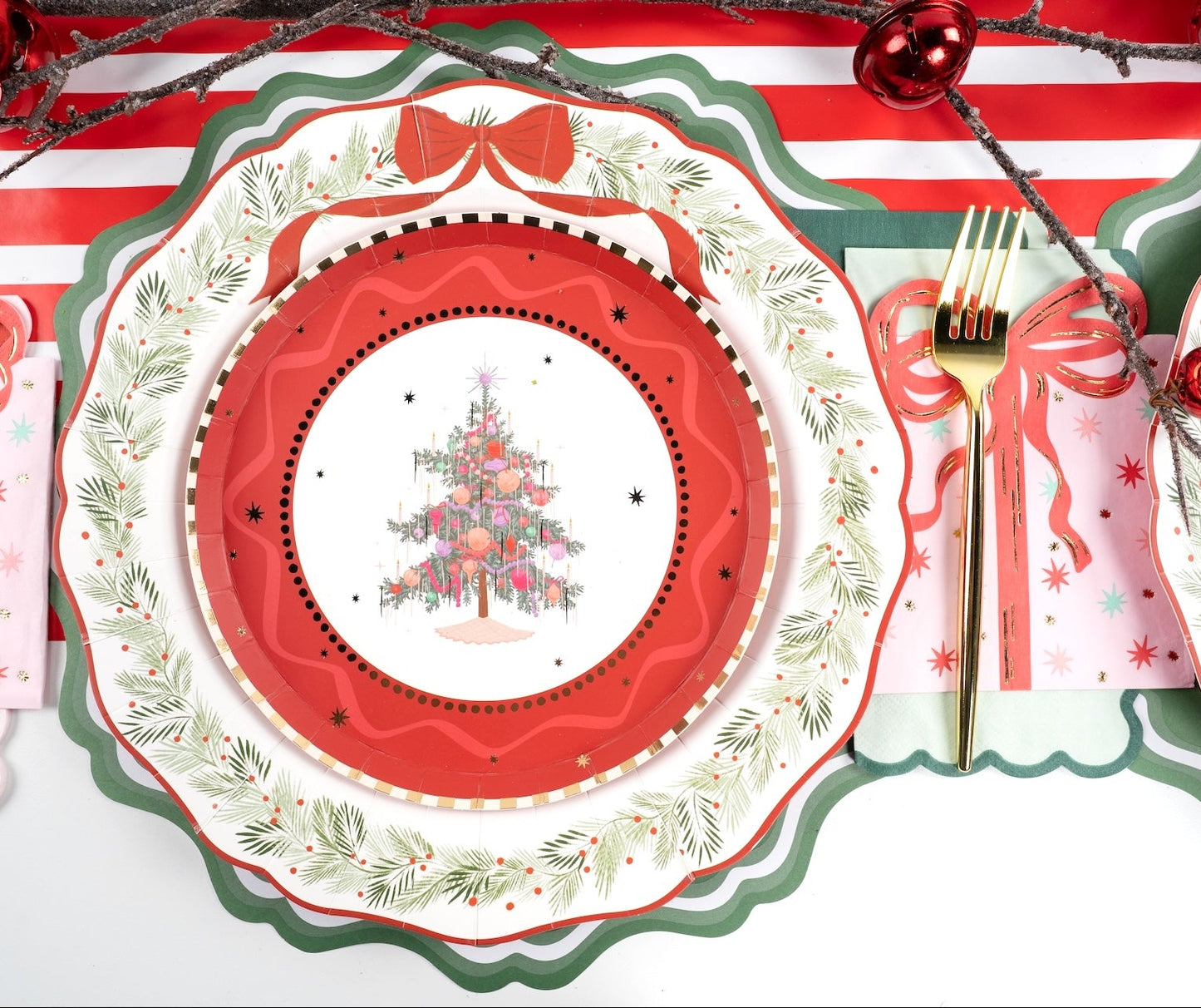 MCL23-PL4- Green Fancy Scallop Paper Placemats