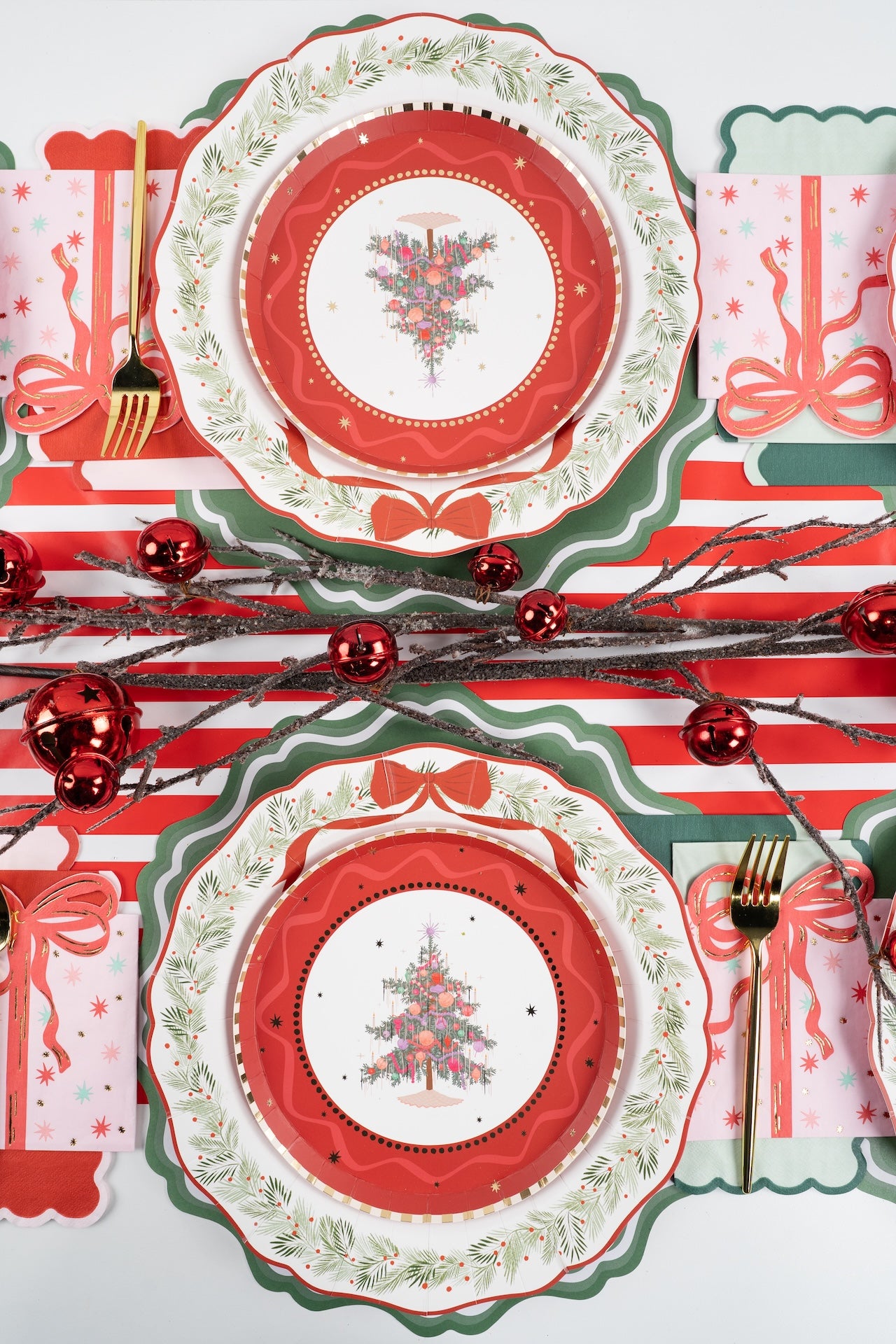 MCL23-PL4- Green Fancy Scallop Paper Placemats