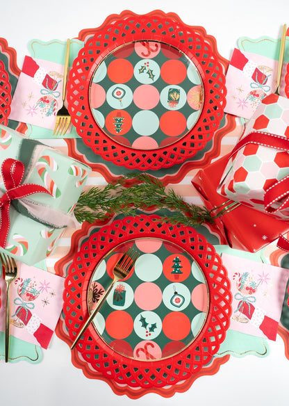 HOL24-DP4- Christmas Party Dessert Paper Plates