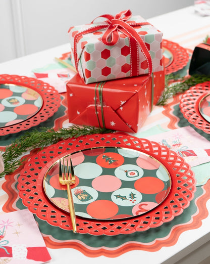MCL24-PL16- Holiday Fancy Scallop Placemats