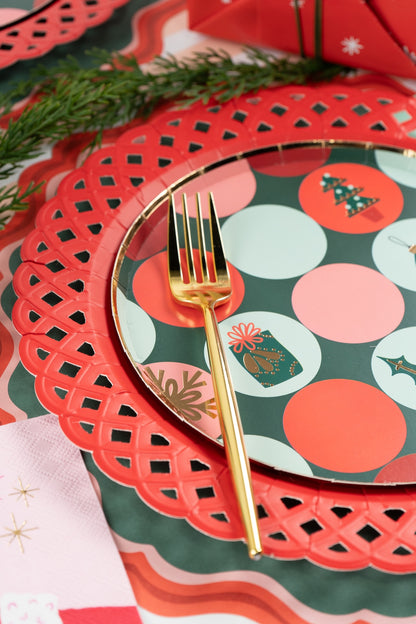 MCL24-PL16- Holiday Fancy Scallop Placemats