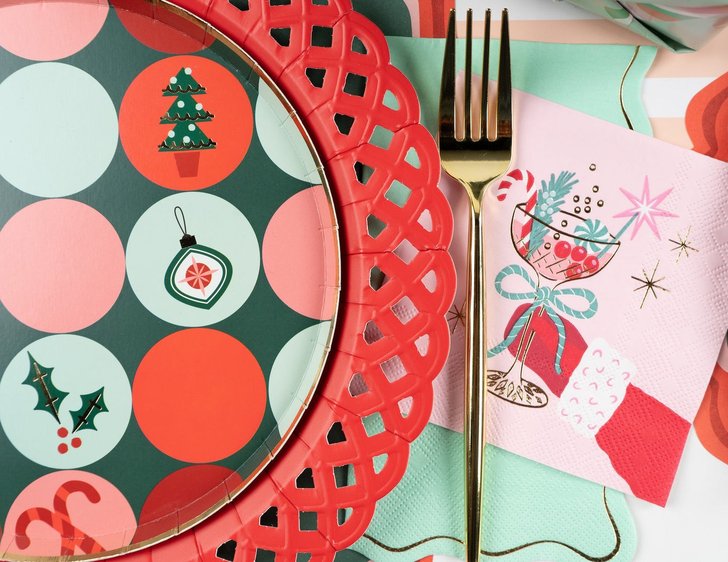 HOL24-DP4- Christmas Party Dessert Paper Plates