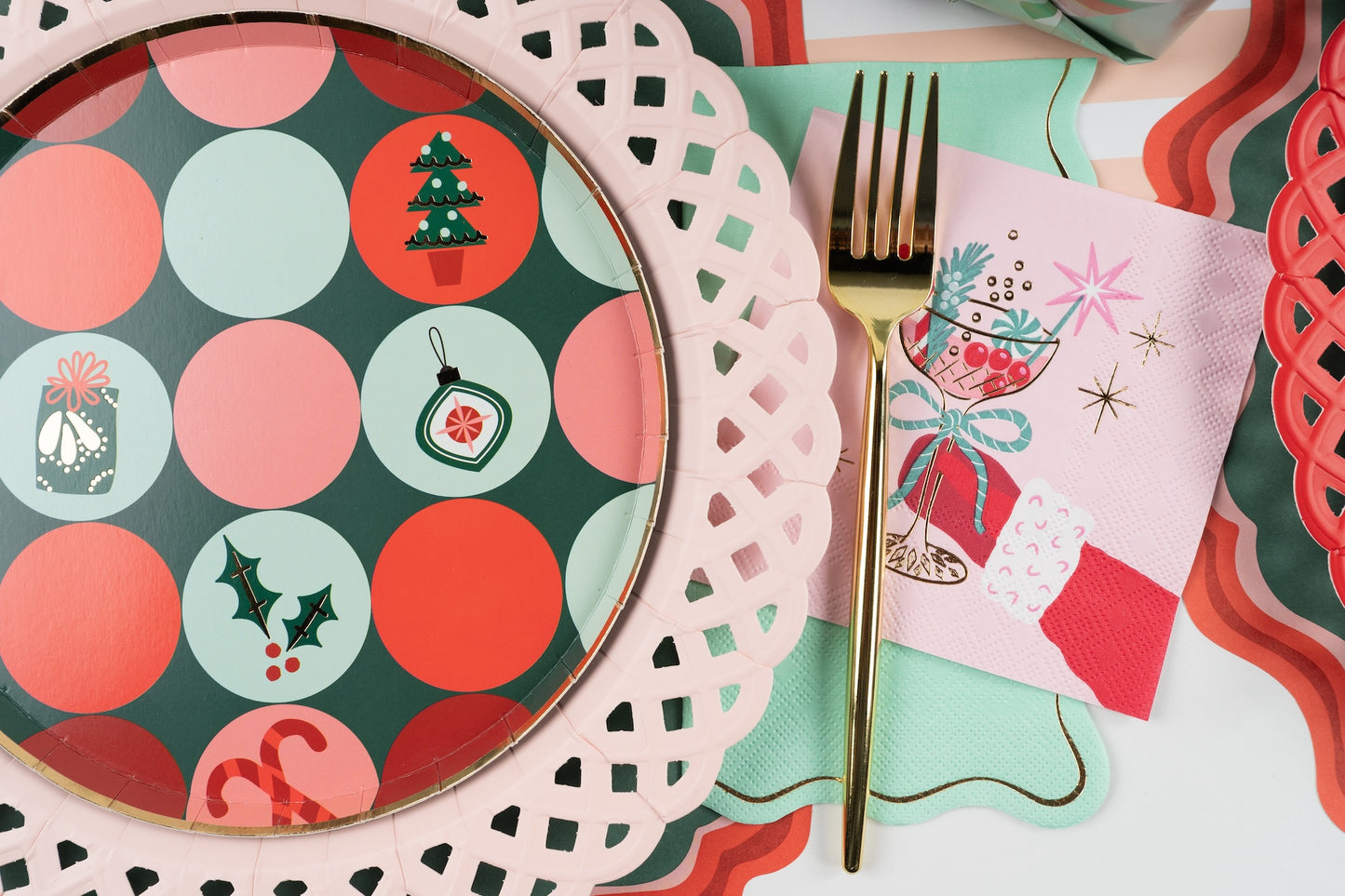 HOL24-DP4- Christmas Party Dessert Paper Plates