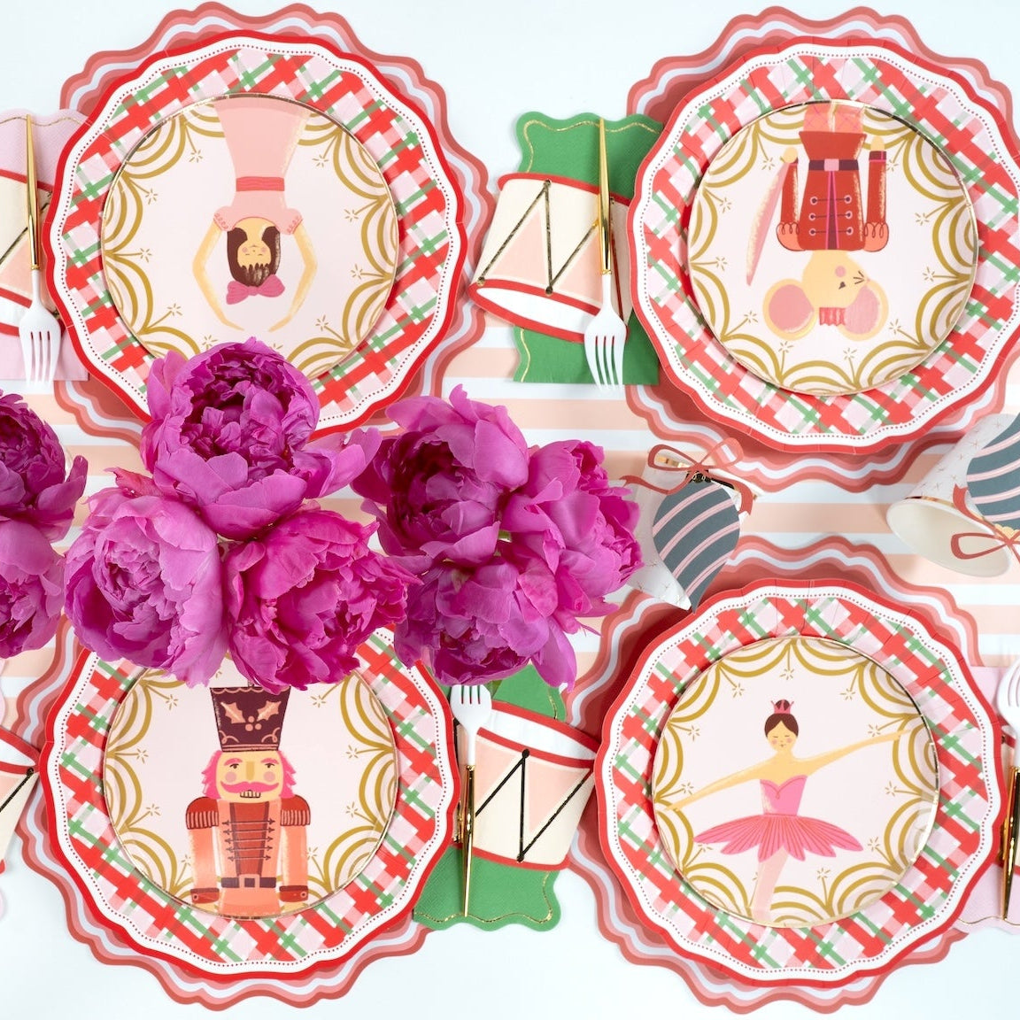 HOL25-DP7- Nutcracker Dessert Plates