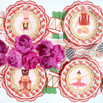 HOL25-DP7- Nutcracker Dessert Plates