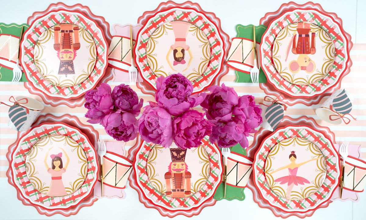 HOL25-DP7- Nutcracker Dessert Plates