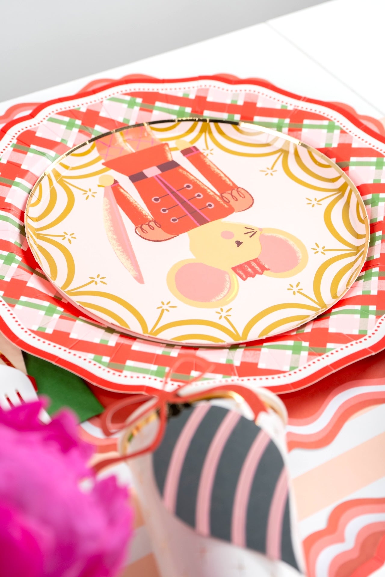 HOL24-CU1- Christmas Cheer Paper Cups