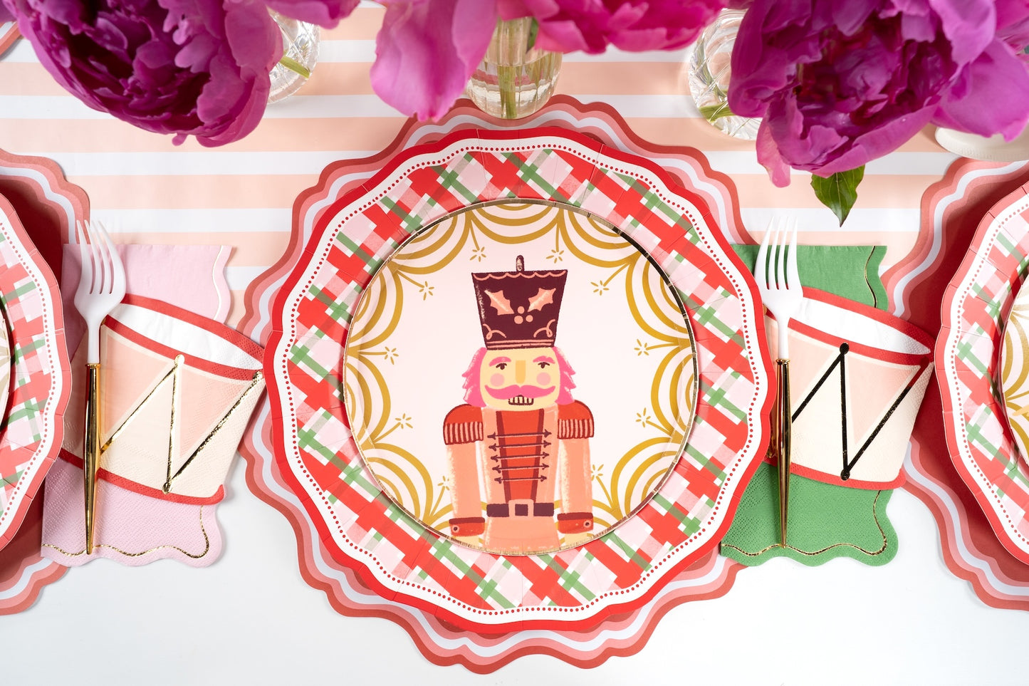 HOL25-CN7- Nutcracker Drum Napkins