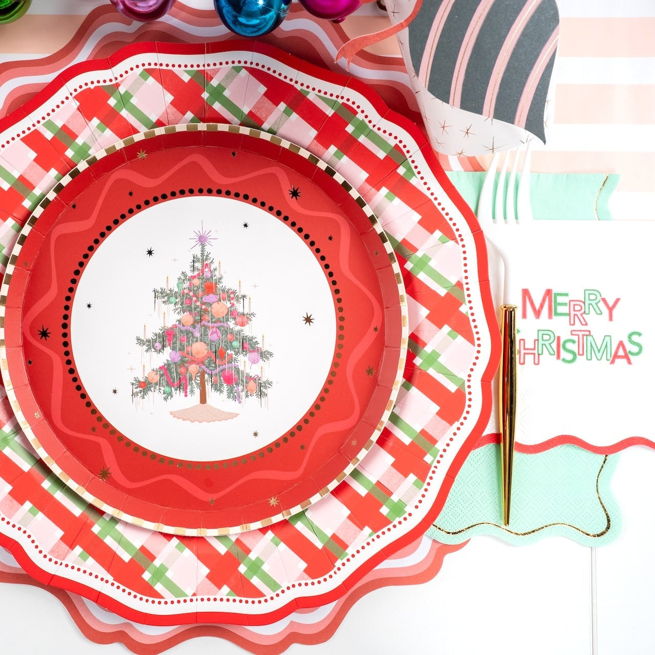 Red Elegant Plaid Dinner Plates