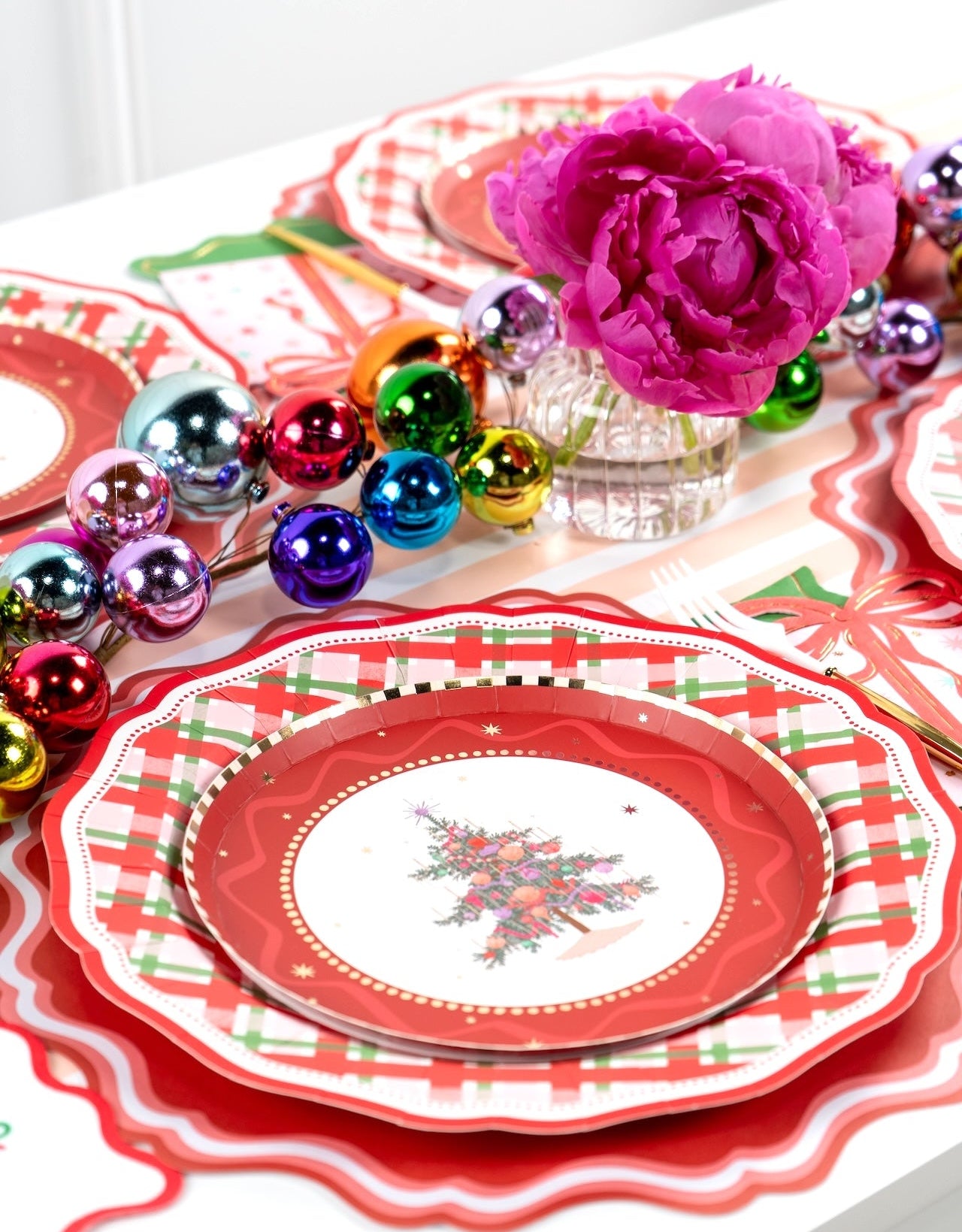 Red Elegant Plaid Dinner Plates