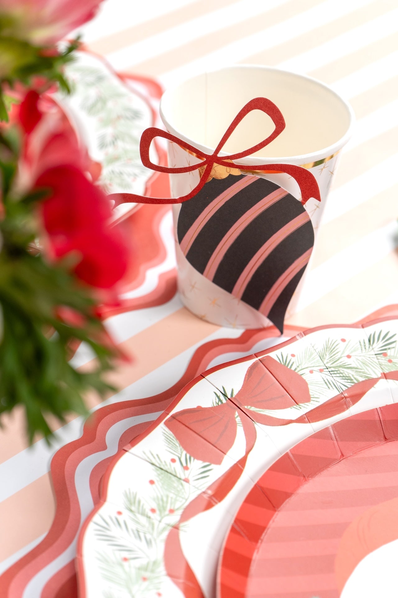 HOL24-CU1- Christmas Cheer Paper Cups