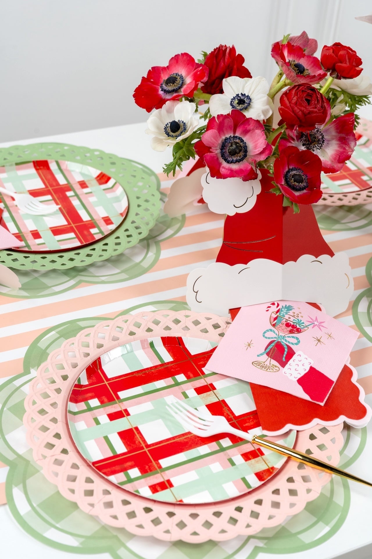 Sage Basketweave Dinner Paper Plates