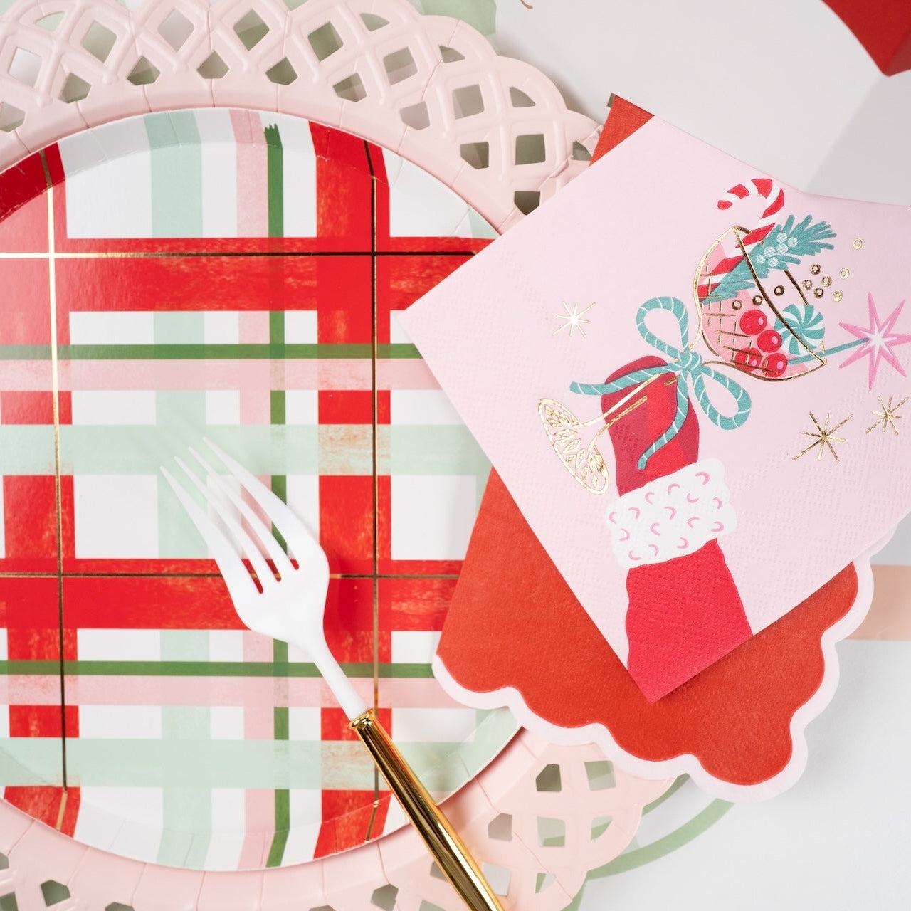 HOL25-DP6- Cheerful Plaid Small Plates