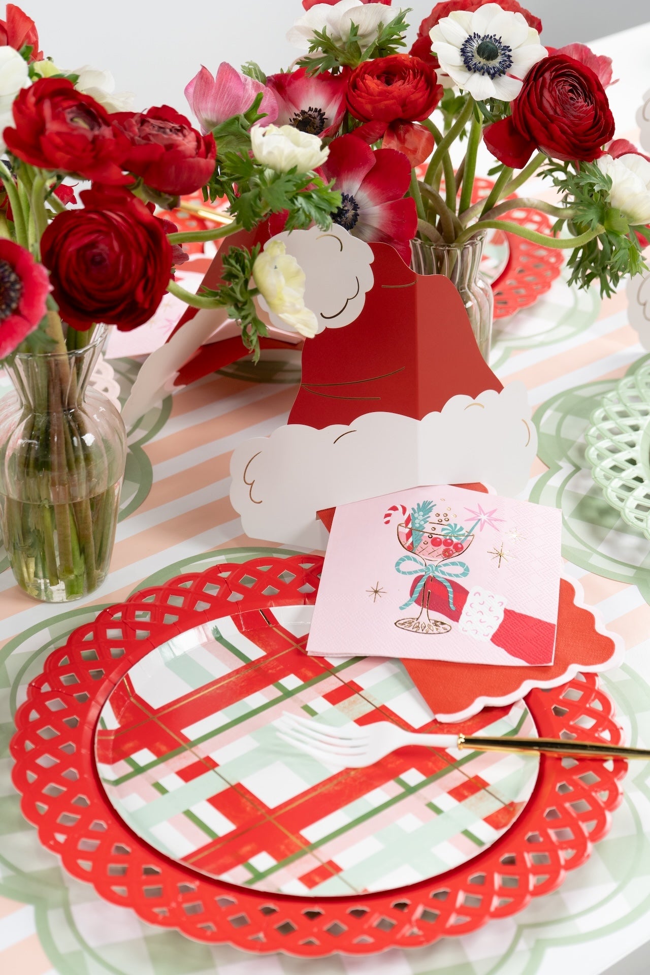 HOL25-DP6- Cheerful Plaid Small Plates