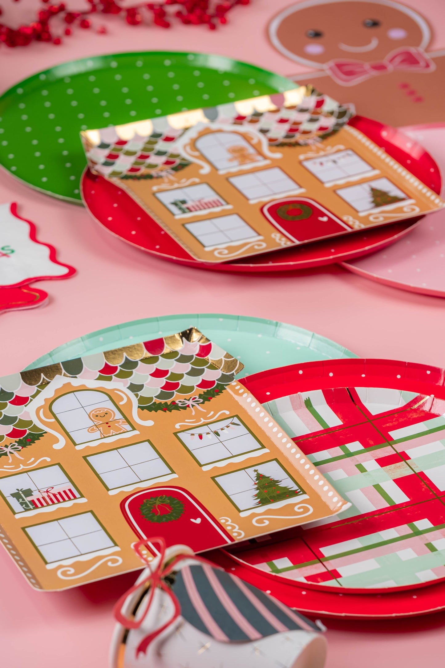 HOL25-DNP7-Christmas Cheerful Dinner Plates