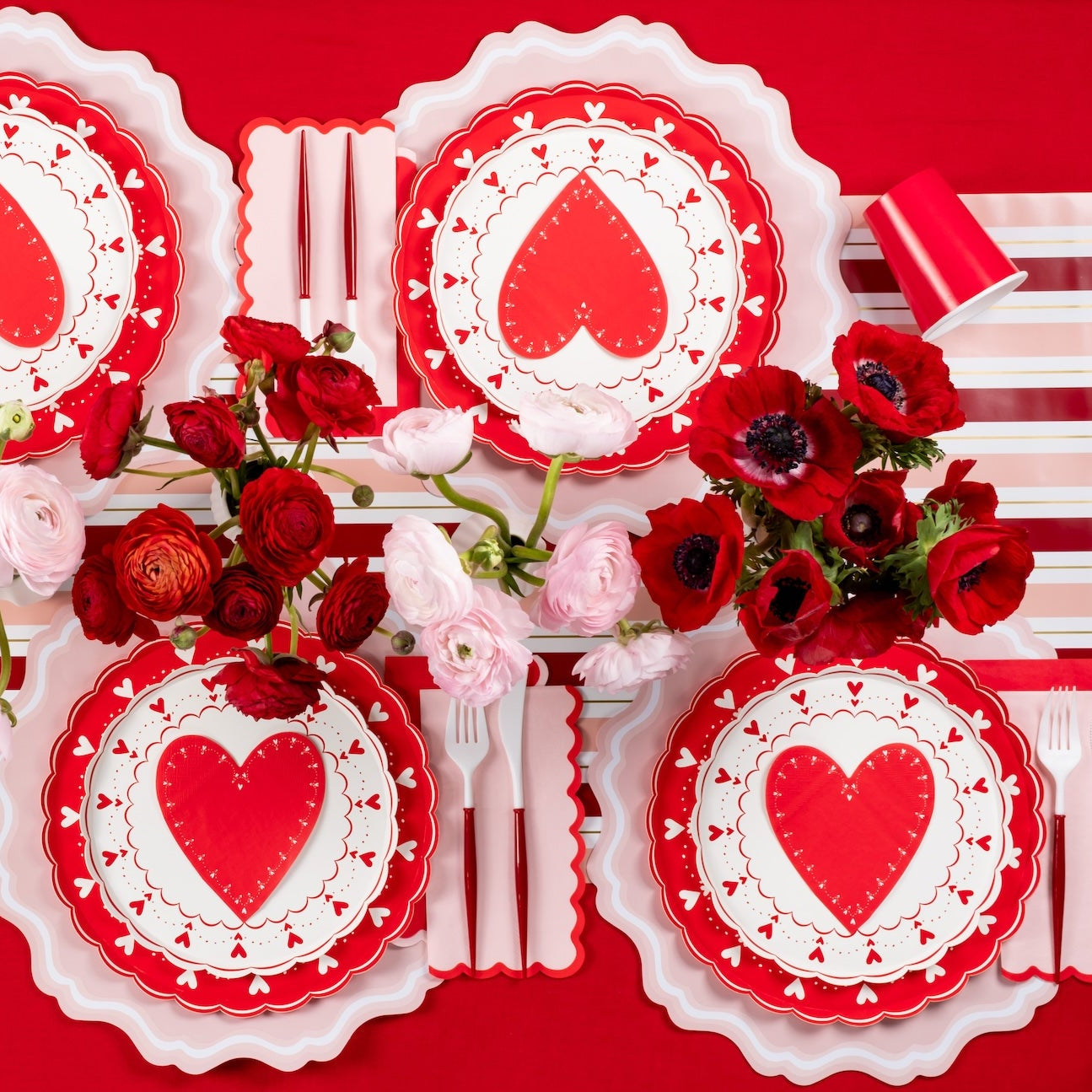 Pink Fancy Scallop Paper Placemats
