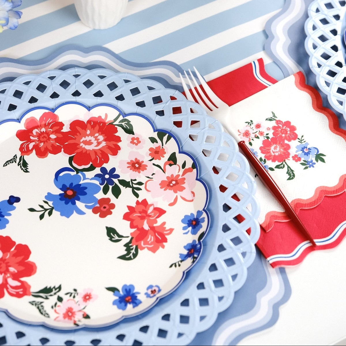 Light Blue Basketweave Dinner Paper Plates