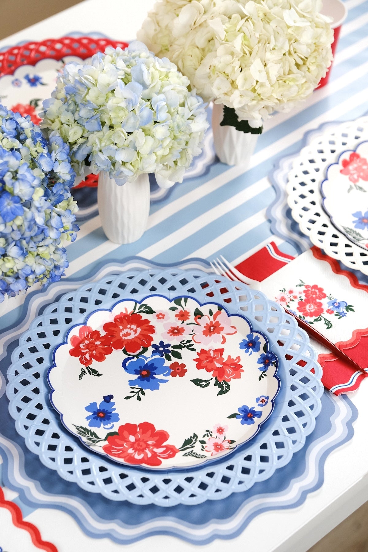 Light Blue Basketweave Dinner Paper Plates