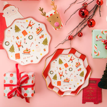 HOL24-DP2- Christmas Cheer Dessert Paper Plates