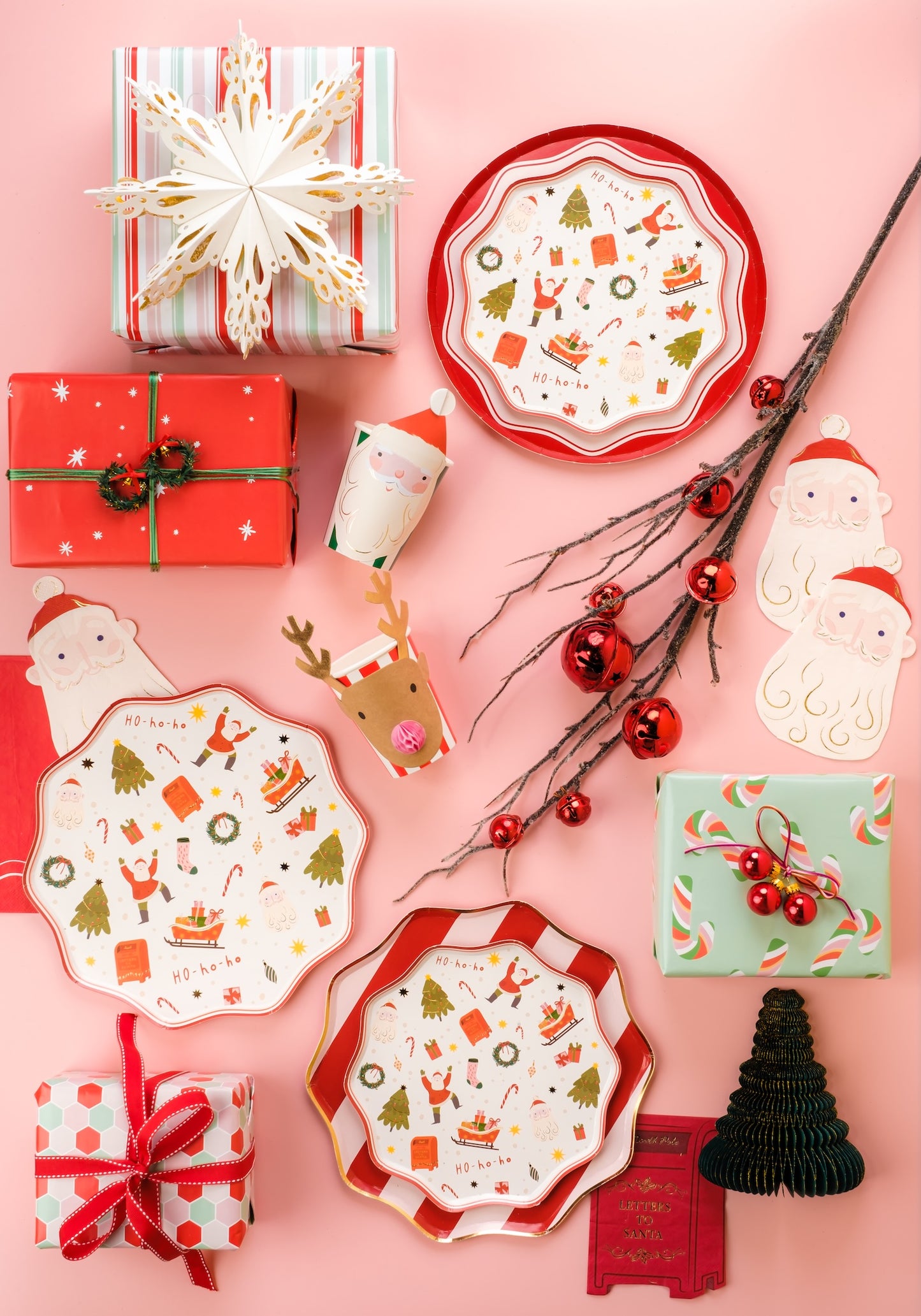 HOL24-DP2- Christmas Cheer Dessert Paper Plates