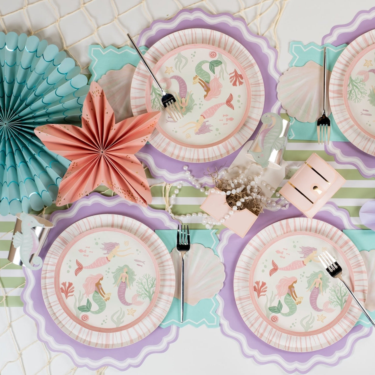 MCL25-PL22- Lavender Fancy Scallop Placemat
